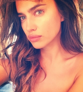 Ирина Шейк позирует с Криштиану Роналду