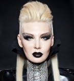 Светлана Вольнова с ярким макияжем