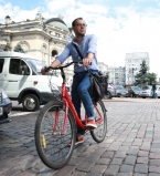 Андре Тан на велосипеде