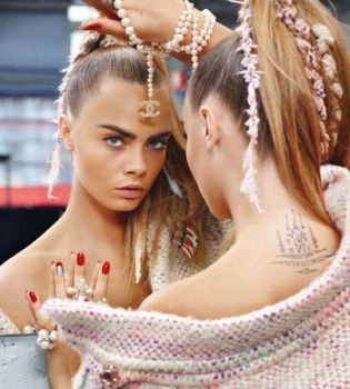 Кара Делевинь в рекламе Chanel