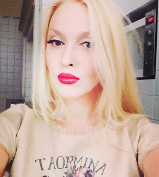 Оля Полякова отправилась в гастротур