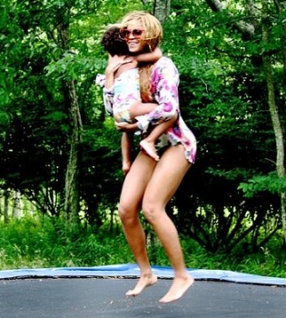 Бейонсе поделилась трогательными семейными снимками