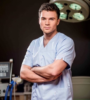 Андрей Искорнев хирург