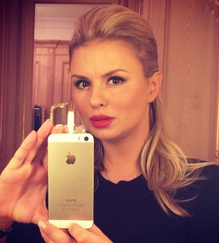 Анна Семенович селфи фото