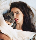 Лана Дель Рей обнажилась для журнала Rolling Stone