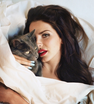 Лана Дель Рей обнажилась для журнала Rolling Stone