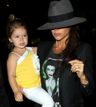 Виктория Бекхэм показала подросшую лапочку-дочку