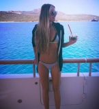 Эль Макферсон демонстрирует сногсшибательную фигуру в бикини