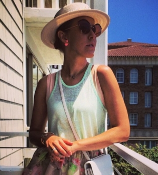 Ксения Собчак в бикини позирует с любимым мужем