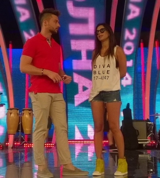 Ани Лорак демонстрирует стройные ножки в мини-шортах