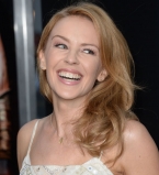 Кайли Миноуг блистает в модном платье