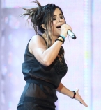 Ани Лорак вышла на сцену в сексуальном прозрачном платье