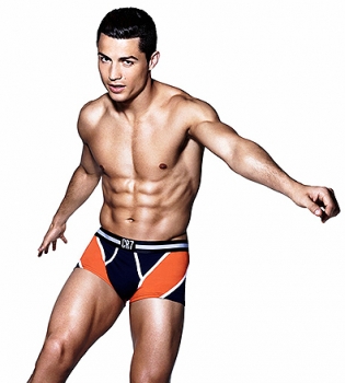 Криштиану Роналду в новой фотосессии