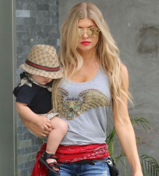 Ферги показала сына Акселя Джека