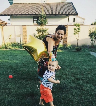 Тала Калатай с сыном