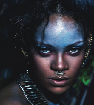 Рианна снялась в дерзкой фотосессии