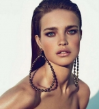 Наталья Водянова украсила обложку Vogue