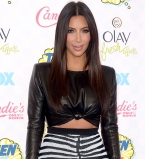 Ким Кардашьян блистает в наряде от Balmain