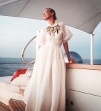 Ксения Собчак демонстрирует фигуру в бикини