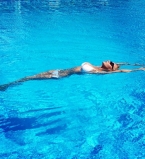 Маша Малиновская хвастается сексуальной фигурой