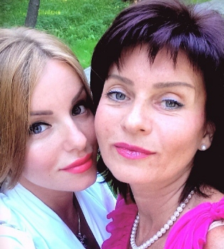 Юлия Волкова показала свою маму