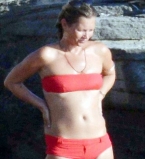 Кейт Мосс демонстрирует фигуру в бикини