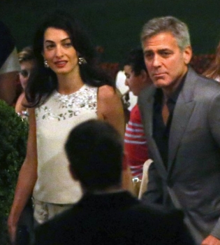 Джордж Клуни и Амаль Аламуддин не могут оторваться друг от друга