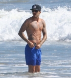 Дэвид Бекхэм хвастается безупречной фигурой