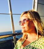 Риз Уизерспун позирует в купальнике