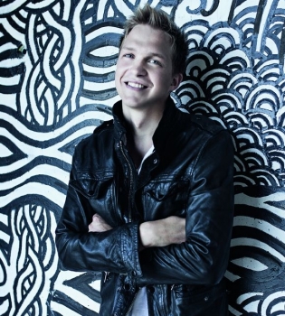 Игорь Грохоцкий в фотосессии для Viva!