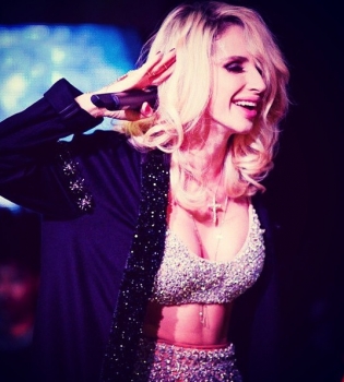 Светлана Лобода хвастается плоским животом