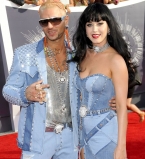 Кэти Перри покорила платьем в стиле Бритни Спирс