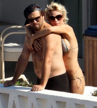 Памела Андерсон передумала разводиться