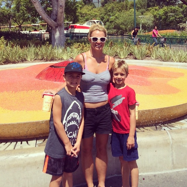 Бритни Спирс опубликовала трогательное селфи с сыновьями