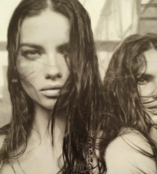 модели в фотосете для Vogue