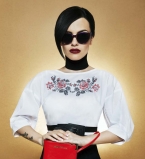 Эрика в вышиванке от Андре Тана