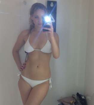 Хакеры выложили в сеть пикантные фото голливудских звезд