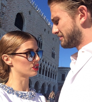 Виктория Боня нежится с любимым в постели