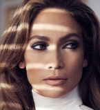 Дженнифер Лопес украсила обложку глянца