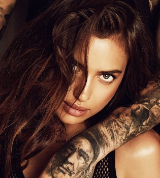 Ирина Шейк не перестает радовать своей сексуальностью