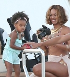 Бейонсе и ее очаровательная дочь отдыхают в Портофино