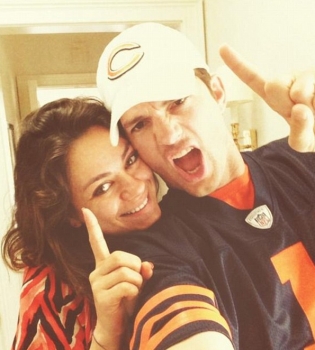 Мила Кунис демонстрирует большой живот