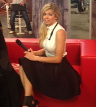 Вера Брежнева на шоу Хочу к Меладзе