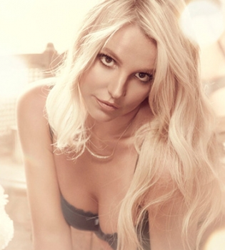 Бритни Спирс демонстрирует роскошную фигуру