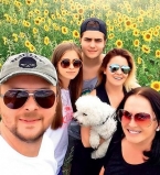 Концерты Софии Ротару в РФ отменяют из-за фото с украинским флагом