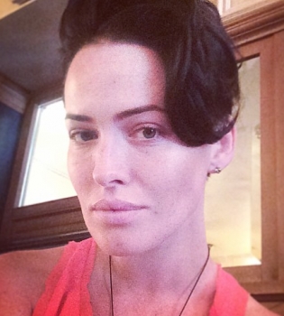 Даша Астафьева демонстрирует естественную красоту