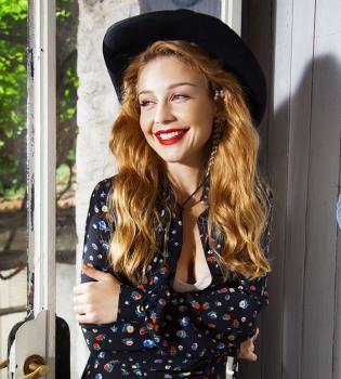 Тина Кароль в фотосессии для юбилейного номера журнала Viva!