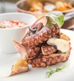 Средиземноморский осьминог  в панорамном ресторане Терракота