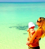 Наташа Поли украсила обложку Vogue