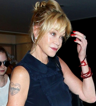 Мелани Гриффит показала тату с именем экс-супруга